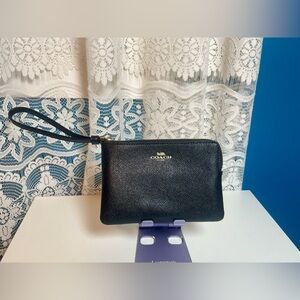 Coach Black Pebbled Wristlet w/Gold Zipper 6.5 L x 4.5 H NWOT -Creed #F58032
